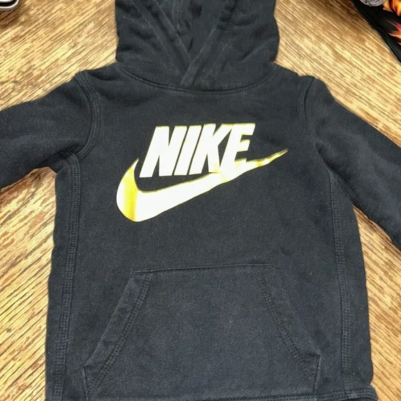Boy’s Nike Hoodie - Picture 3 of 4